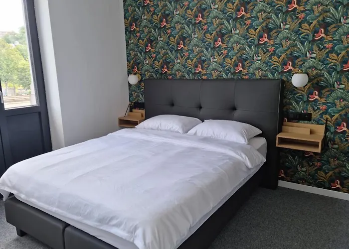 Bed Cauchy